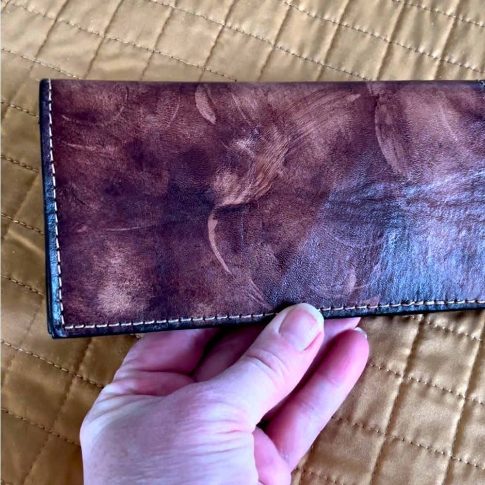 New Hand Made Tooled Leather Wallet with Floral Design - Picture 2 of 12